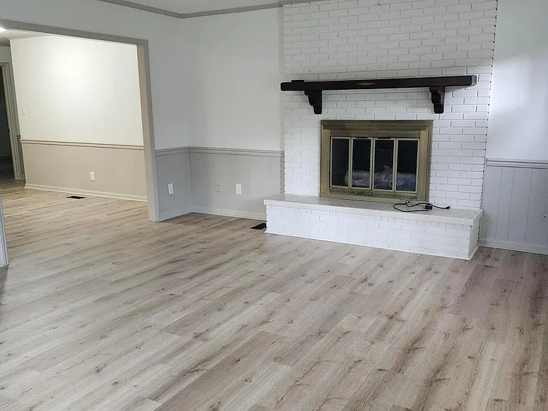 2546 Ardsley Dr — Photo 2