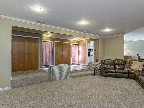 3rd image of 5506 Everett Ave