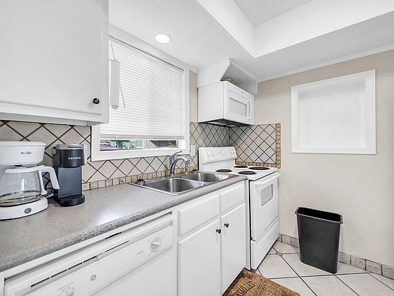 5th image of 775 Gulf Shore Dr Unit 1061