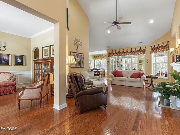 5th image of 415 Rockwell Farm Ln