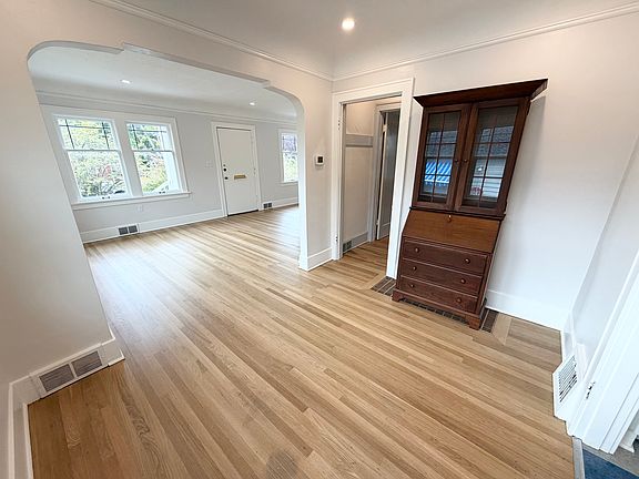 4th image of 6706 12th Ave NW