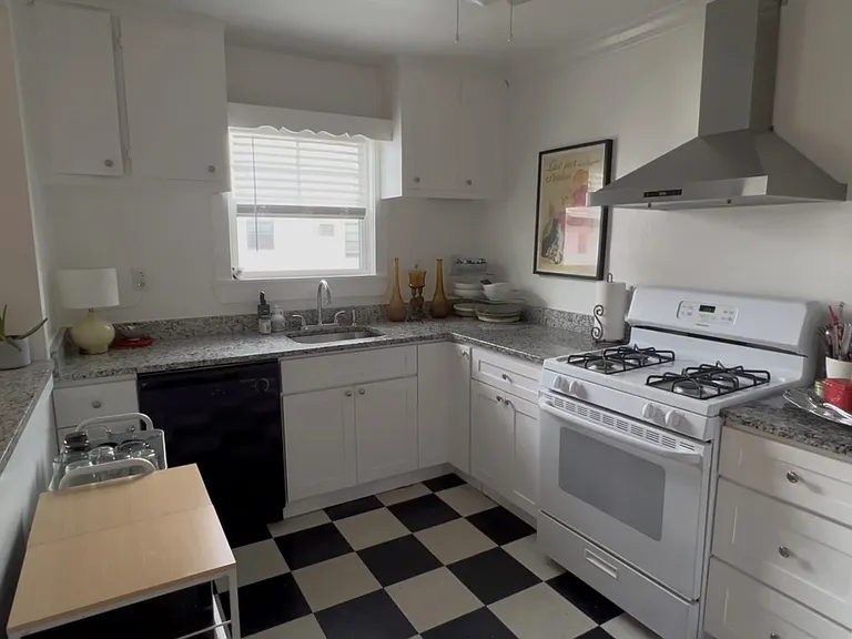 282 9th St NE #10 — Photo 11