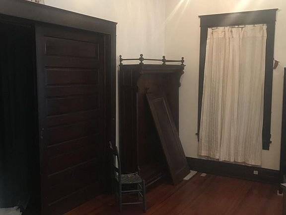 5th image of 1335 Clarke Ave SW