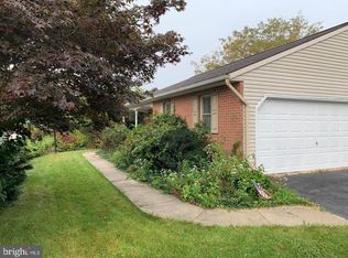 37 Rolling Hill Dr, Lititz, PA 17543