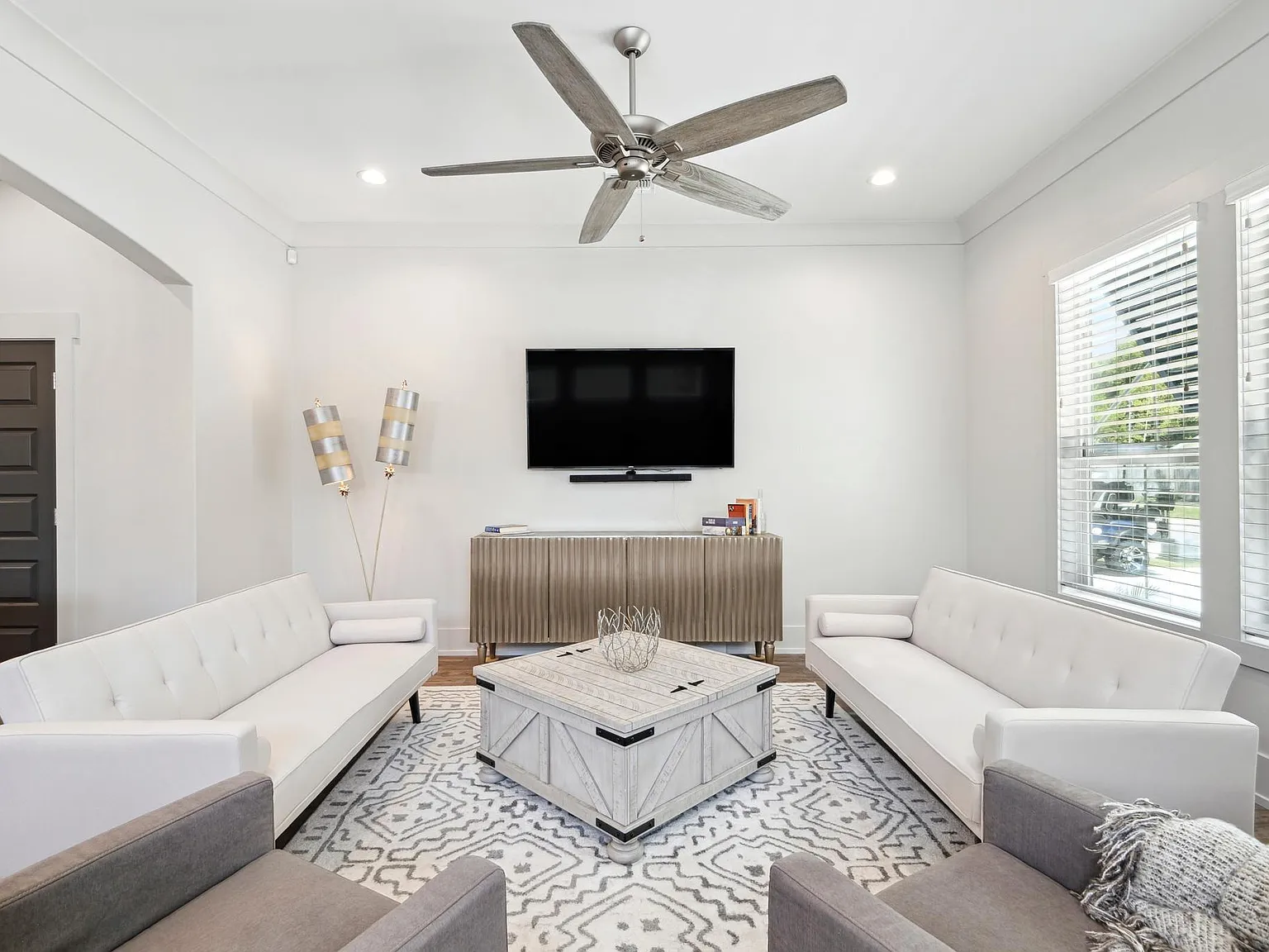 3 bed, 3.5 bath, 1650 sqft, $3,250 — Photo 3