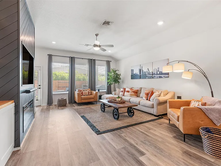 8317 Bestride Bnd — Photo 4