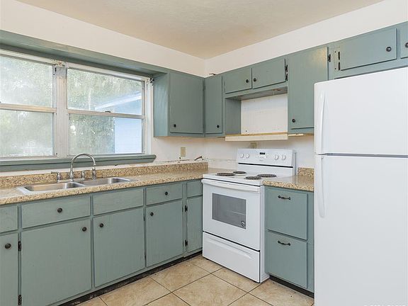 2nd image of 1023 SE 10th Ave