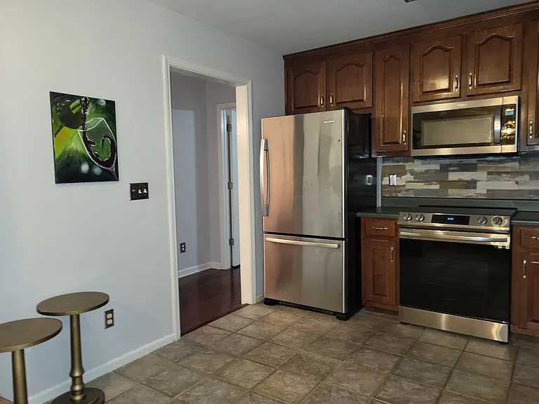 2115 Geneva Dr — Photo 9