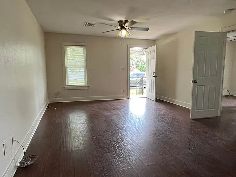 1601 NW Bell Ave — Photo 4