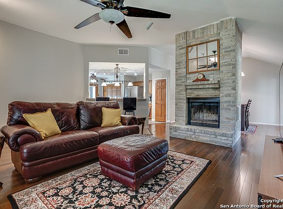 4th image of 10755 Lake Path Dr