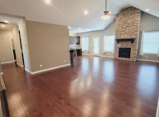 1614 N Oakfair Pl, Springfield, MO 65802