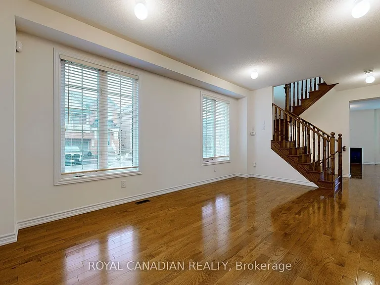 1 Green Spruce Rd — Photo 3