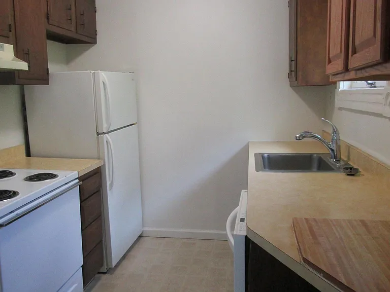 165 Gibbs St #2 — Photo 4