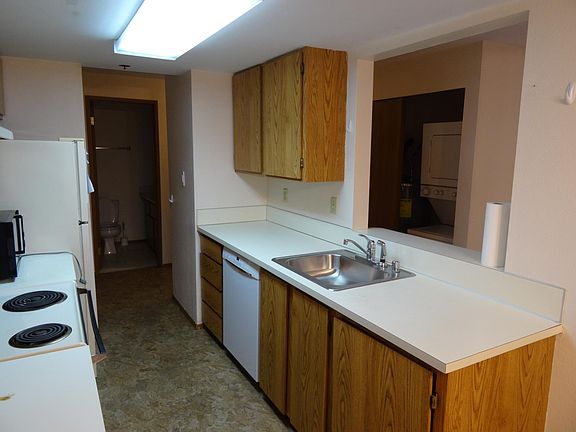 3rd image of 1522 NE 175th St Unit 205
