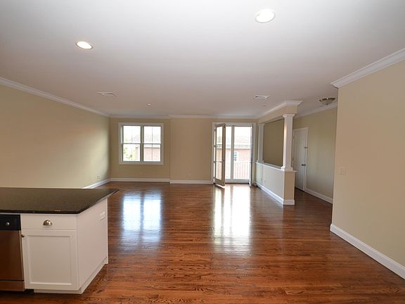 2nd image of 37 Glenmare Mews #37