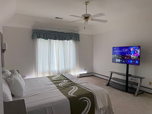 5th image of 15141 Arbor Dr