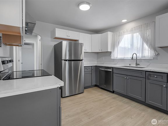 4th image of 637 Elizabeth Street