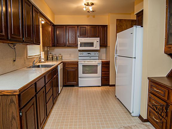 5th image of 1141 Meadowlane Dr SE