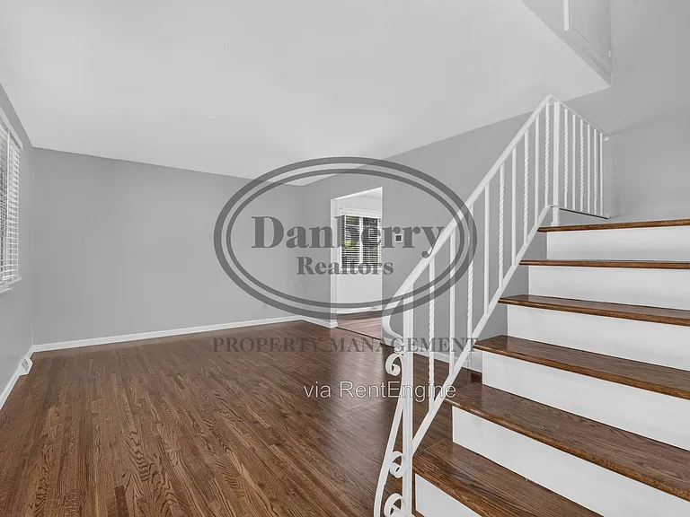 6946 Kinsman Dr — Photo 4