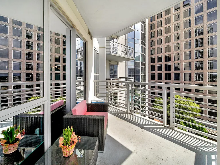333 W Trade St #908 — Photo 25