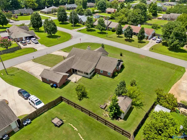 209 Queen Anne Rd, Harvest, AL 35749