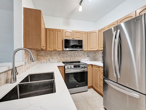 5th image of 1743 NE 4th Avenue #F4