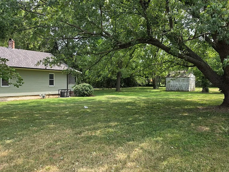 1522 W High St — Photo 12