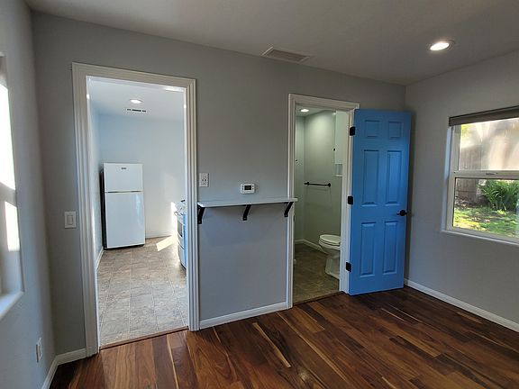 4th image of 1060 Buena Vista Way APT A