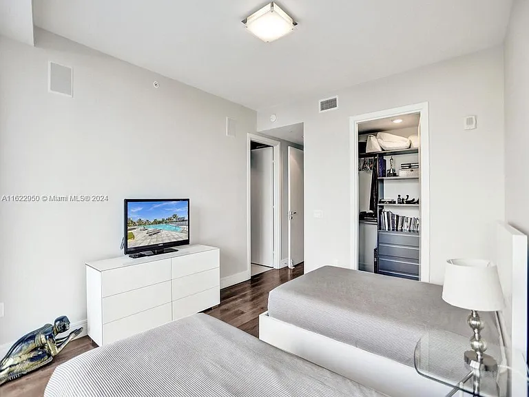 3250 NE 188th St #207 — Photo 72