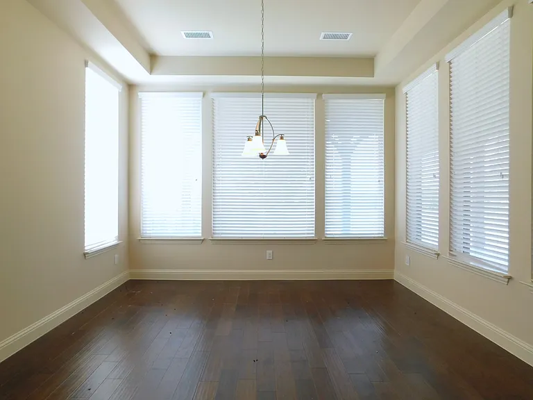 1704 Serra Dr — Photo 13