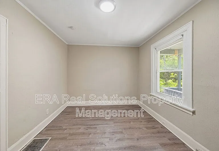 130 Valencia St #1 — Photo 14