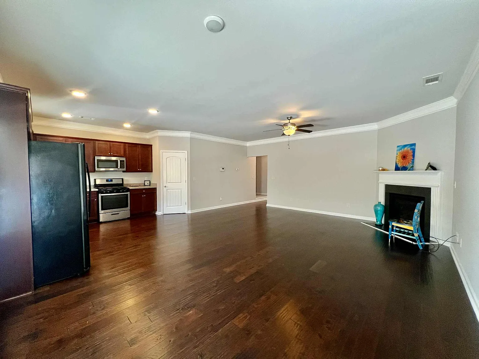 3 bed, 1850 sqft, $1,975 — Photo 4