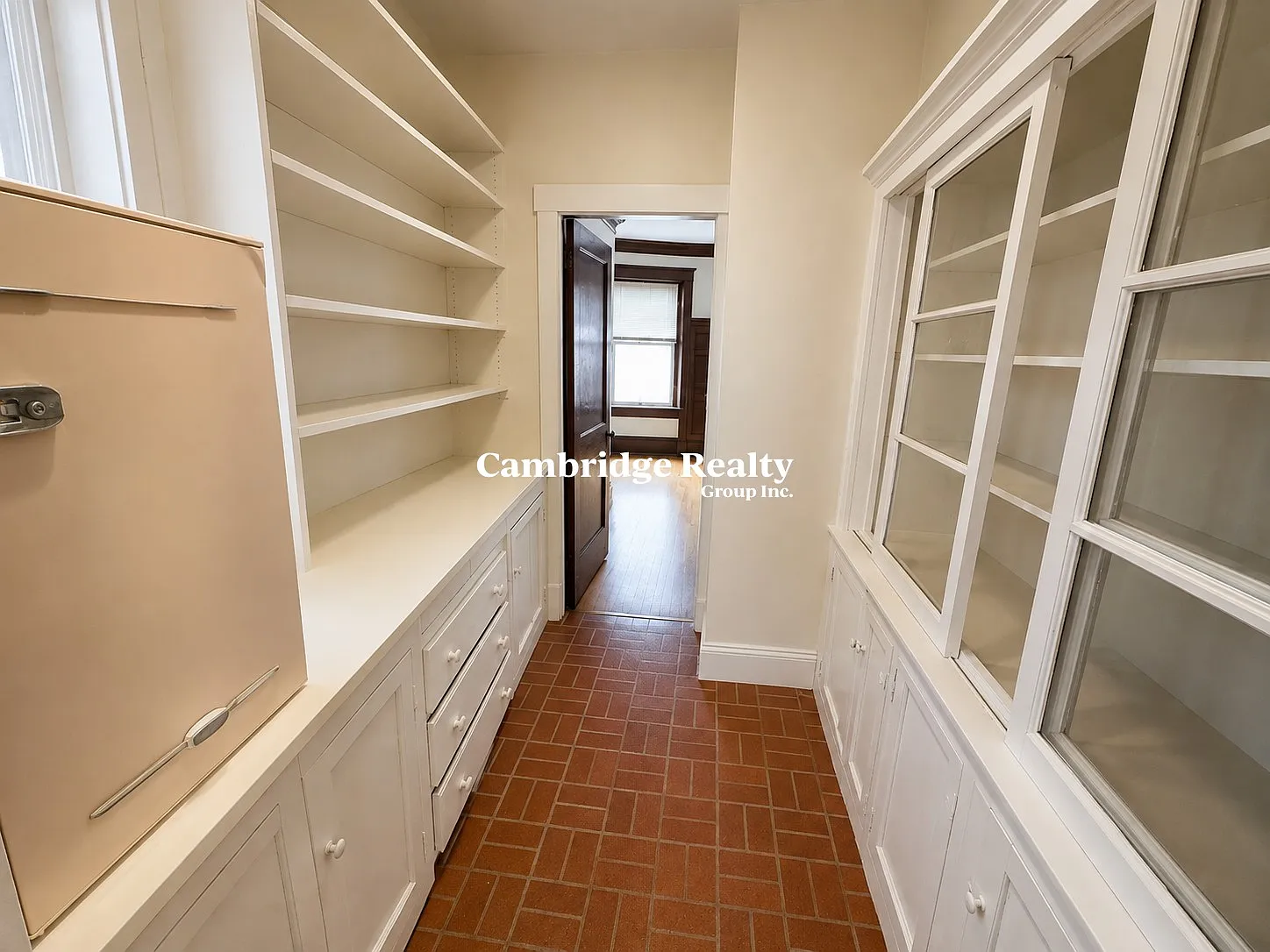 5 bed, 1.0 bath, 1450 sqft, $4,300 — Photo 3