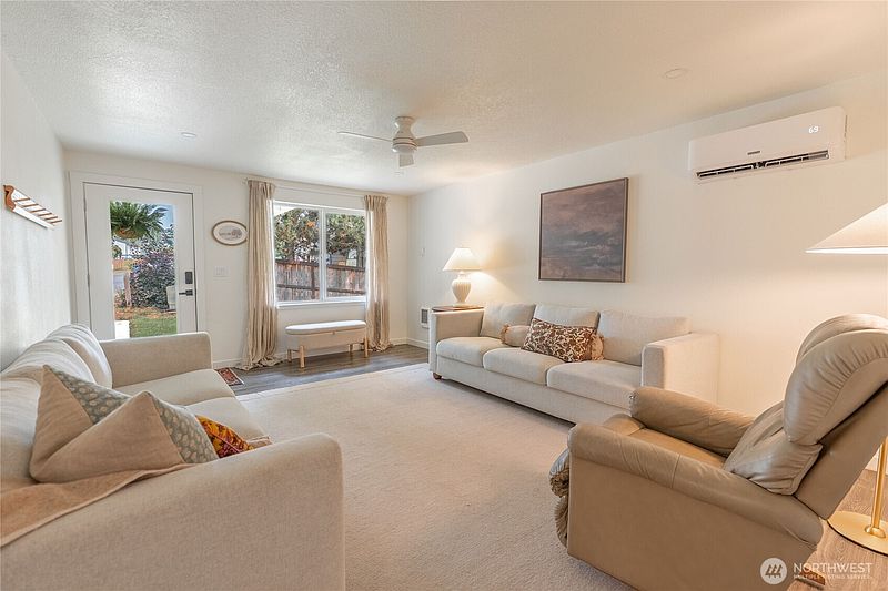 4th image of 200 Saint Helens Way