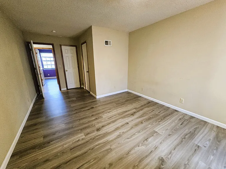 6804 W 149th Ter — Photo 24