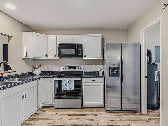 5th image of 13 Cape Dr NW APT B