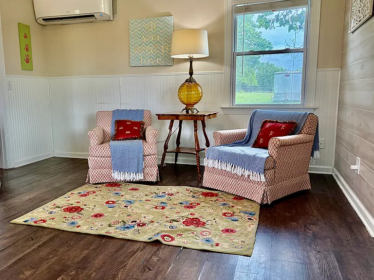 Open sitting room with vaulted ceiling.