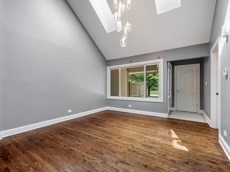 713 Acadia Ct — Photo 6