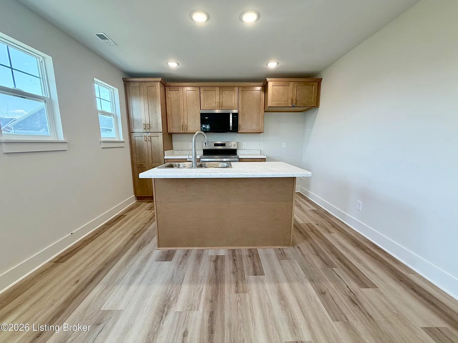 3 bed, 2.0 bath, 1000 sqft, $1,795 — Photo 3