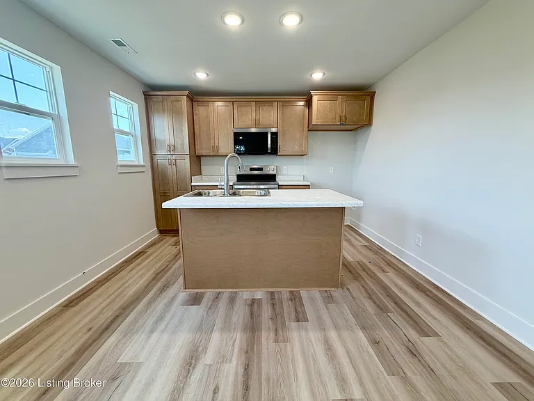1926 Ernie Ave — Photo 3