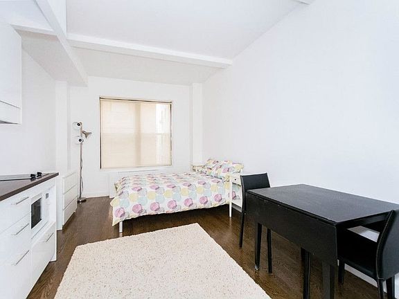 2nd image of 212 W 91st St APT 708
