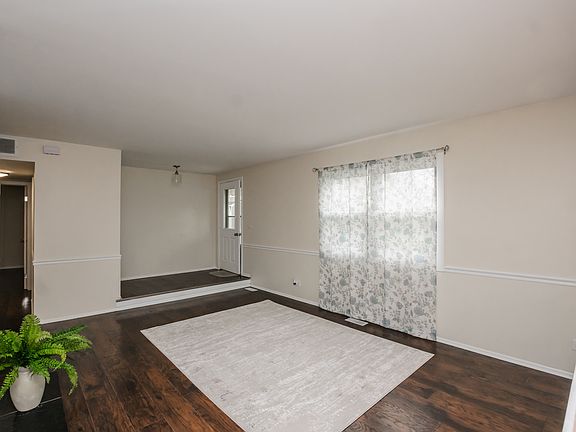 4th image of 837 Carnaby Ct