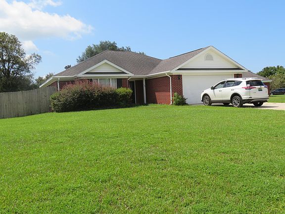 LARGE FRONT YARD