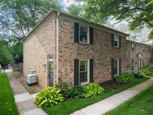 2452 Village Dr SE, Grand Rapids, MI 49506