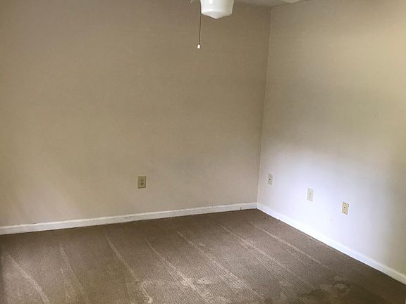 Bedroom w/ceiling fan