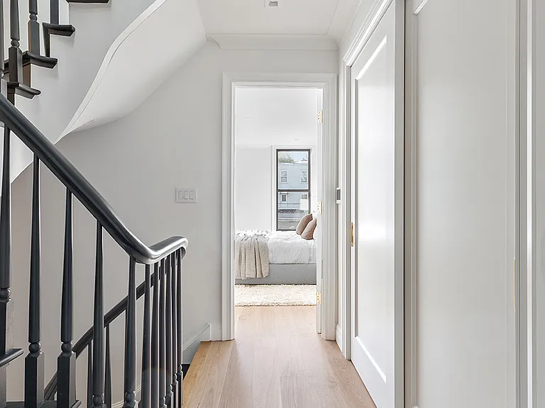 164 Saint James Pl — Photo 18