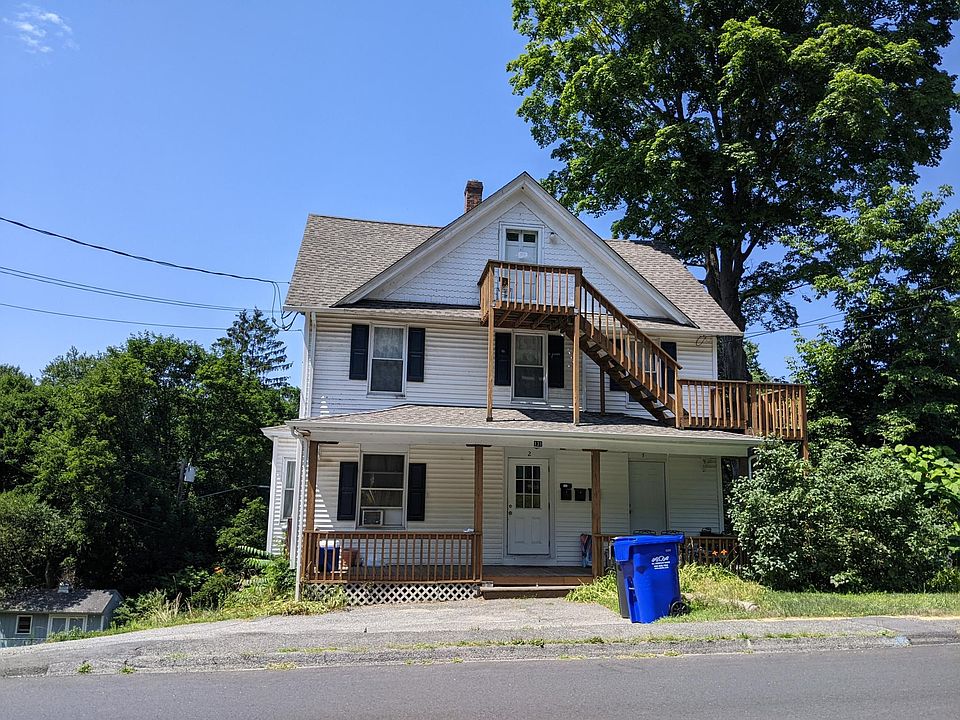 Front of house Apartment on the second floor, with separate access to the third floor Bedroom
