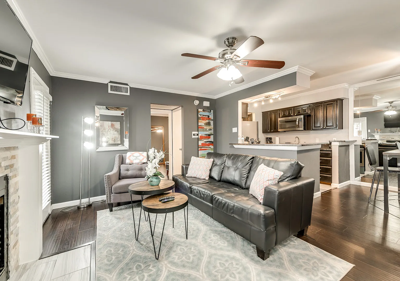 I40 World Cup Stay - 18 min to AT&T - Sleeps 2 - Public Transit — Photo 1