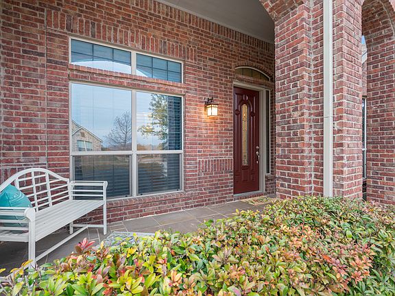 3rd image of 513 Oak Point Dr