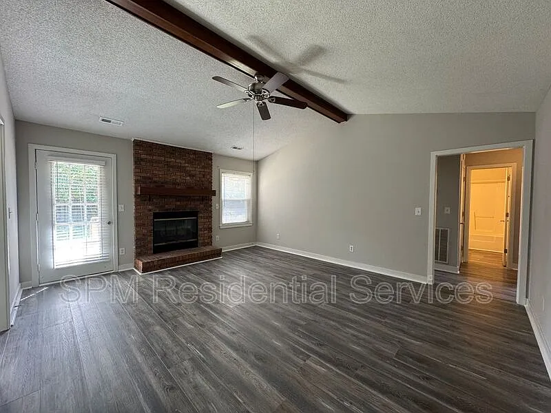 3 bed, 2.0 bath, 1617 sqft, $1,950 — Photo 4